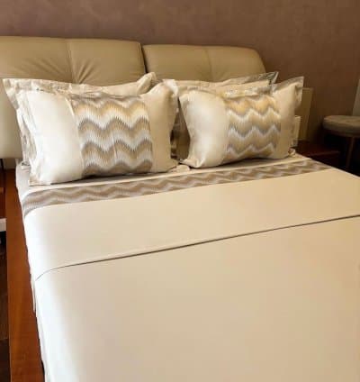 Parure de lit 4 pièces grège avec bande zigzag