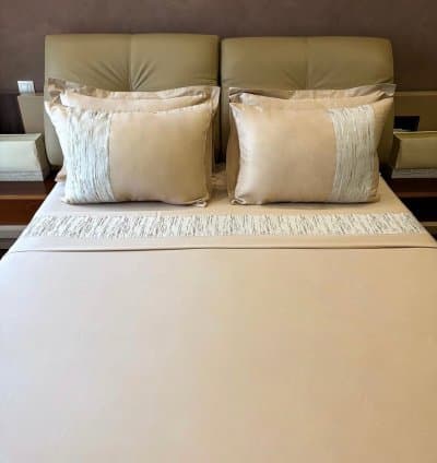 Parure de lit 4 pièces beige avec bande allure