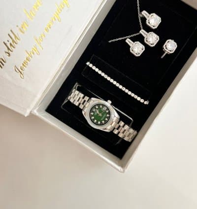 طقم فاخر يجمع بين الأناقة والفخامة