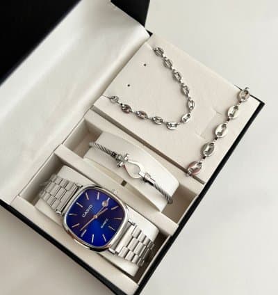 Montre Chic De la marque Casio Quartz + Deux Bracelets