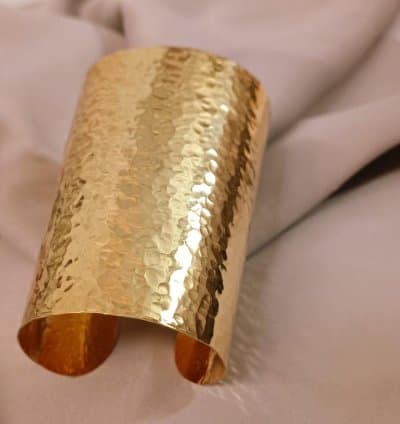 Manchette en cuivre trempé dans l'or