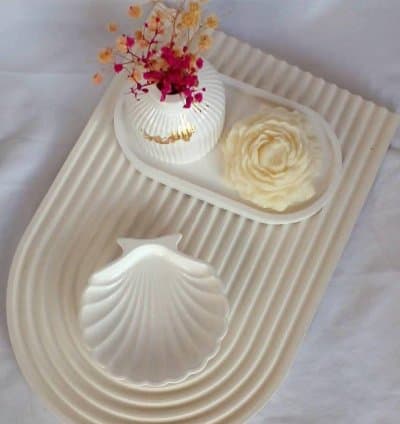 Un set decoratif en plâtre avec bougie parfumé