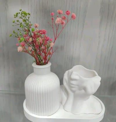 Un set decoratif en plâtre
