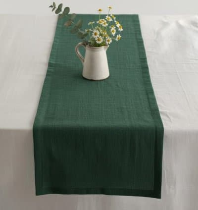 Chemin de table en tissu 100% lin, au tombé fluide et raffiné
