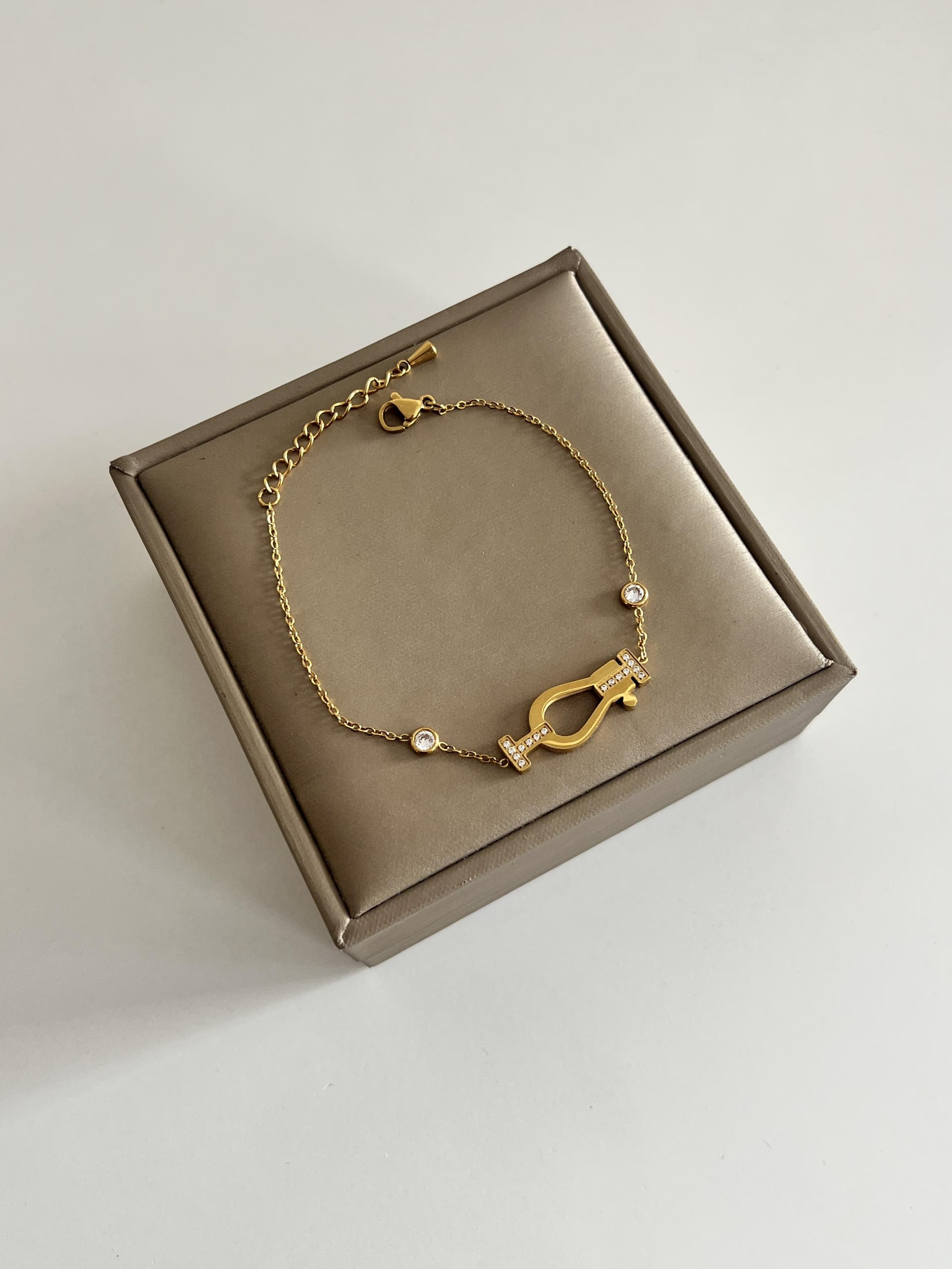 Bracelet Doré Élégant – Touche Chic & Intemporelle