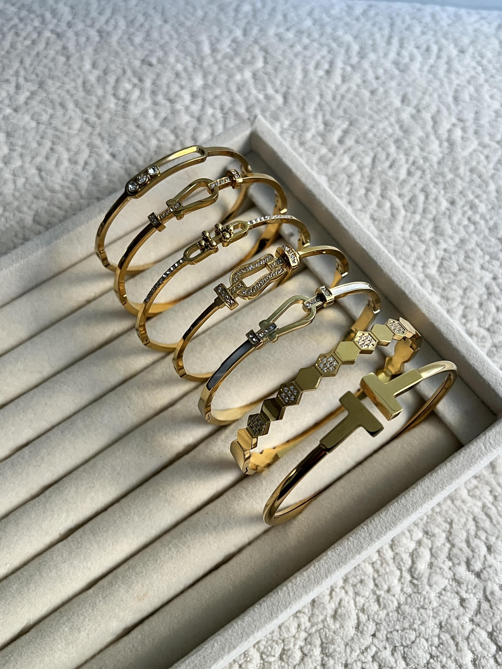 Gourmettes Chic Femme – Élégance Dorée