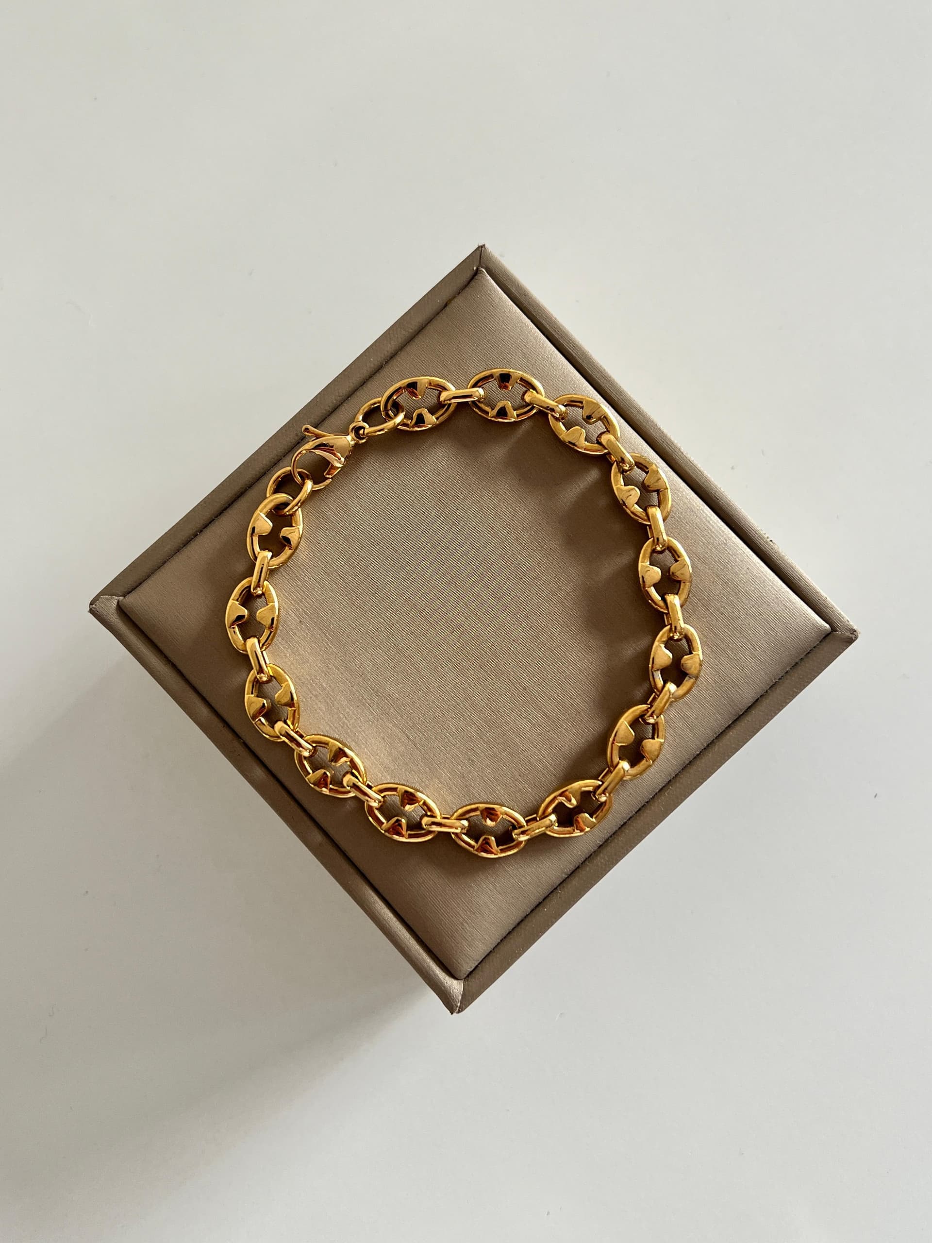 Bracelet Femme Doré – Perles de Nacre Élégantes