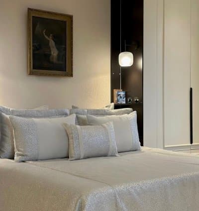 Couvre-lit 8 pièces prestige grège aux reflets argentés
