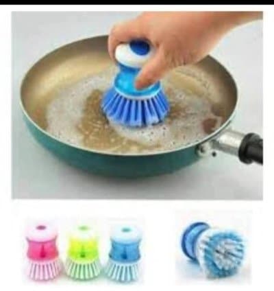 Brosse à vaisselle avec réservoir à savon
