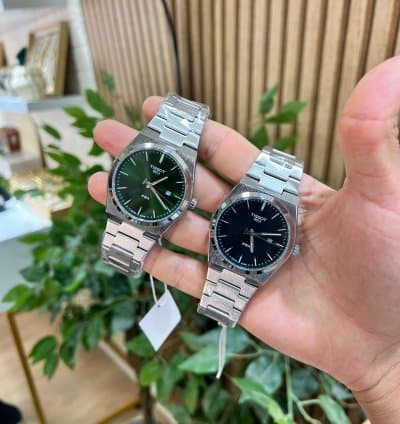 Une montre en acier au design raffiné