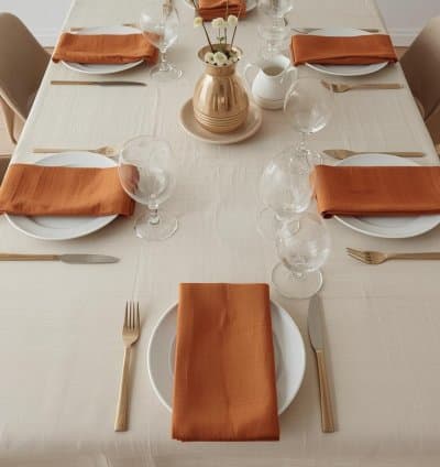 Nappe en lin et 6 serviettes orangés + 3 serviettes de thé offertes